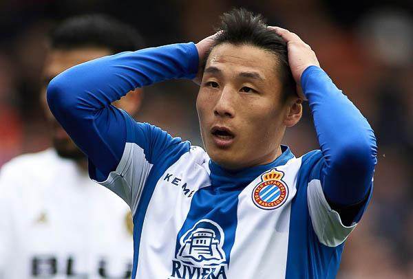 九游app下载最新版本-2年前武磊轰出西甲首球 如今坐穿板凳身价锐减